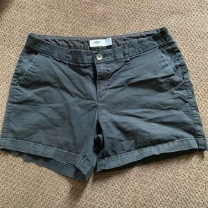 Old Navy Black Chino Shorts Women’s Size 6 Front Pockets